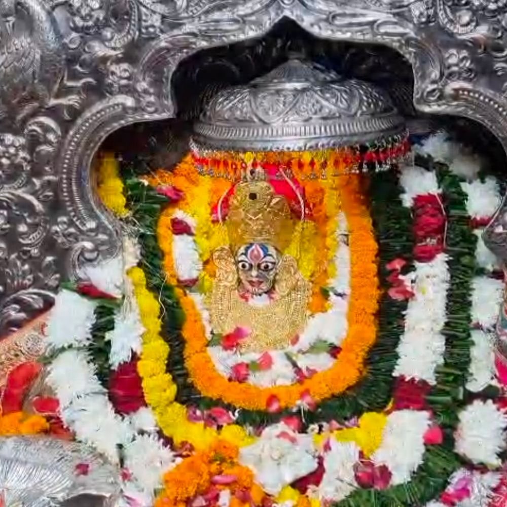 मां बेल्हा देवी दरबार में ब्रह्मचारिणी स्वरूप के दर्शन:श्रद्धालुओं ने परिवार की सुख-समृद्धि के लिए की पूजा, जयकारों से गूंजे मंदिर