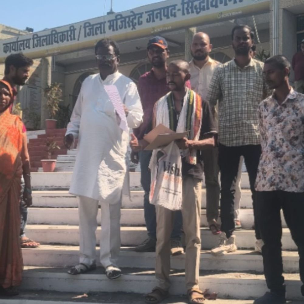 सिद्धार्थनगर में युवक की मौत, डॉक्टर पर लापरवाही का आरोप:मां ने डीएम से शिकायत की, इलाज के नाम पर पैसे ऐंठने का भी आरोप