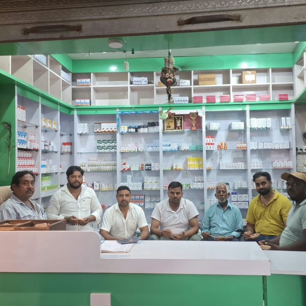 कौड़ीराम में दवा व्यवसाय संघ की बैठक:ड्रग लाइसेंस और मरीजों की सुरक्षा पर चर्चा की