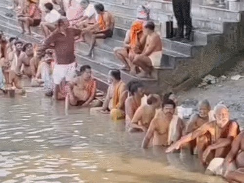 आनंद घाट पर सर्वपितृ अमावस्या के साथ पितृपक्ष संपन्न:उन्नाव के तर्पण-पिंडदान कर पूर्वजों को दी विदाई, सुख-शांति की कामना