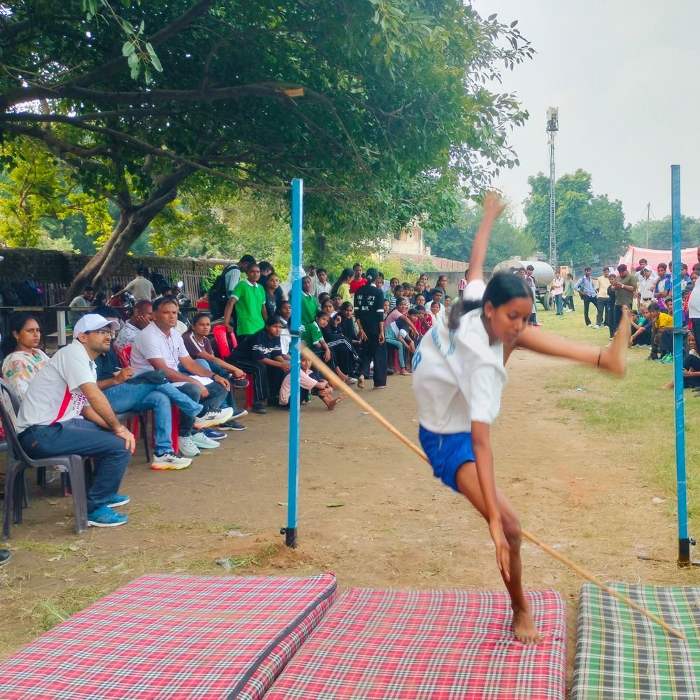मुरादाबाद में 77वीं जनपदीय एथलेटिक्स प्रतियोगिता जारी:खिलाड़ियों ने दौड़, ऊंची कूद और भाला फेंक में दिखाया दमखम
