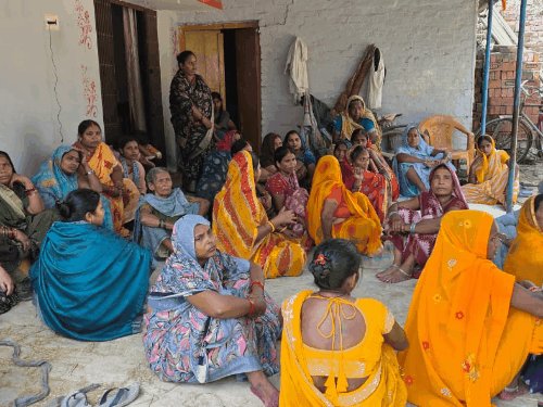 अयोध्या में स्कूटी से टकराई अर्टिगा कार, 2 की मौत:रायबरेली रोड पर हुआ हादसा, ड्राइवर गाड़ी छोड़कर फरार