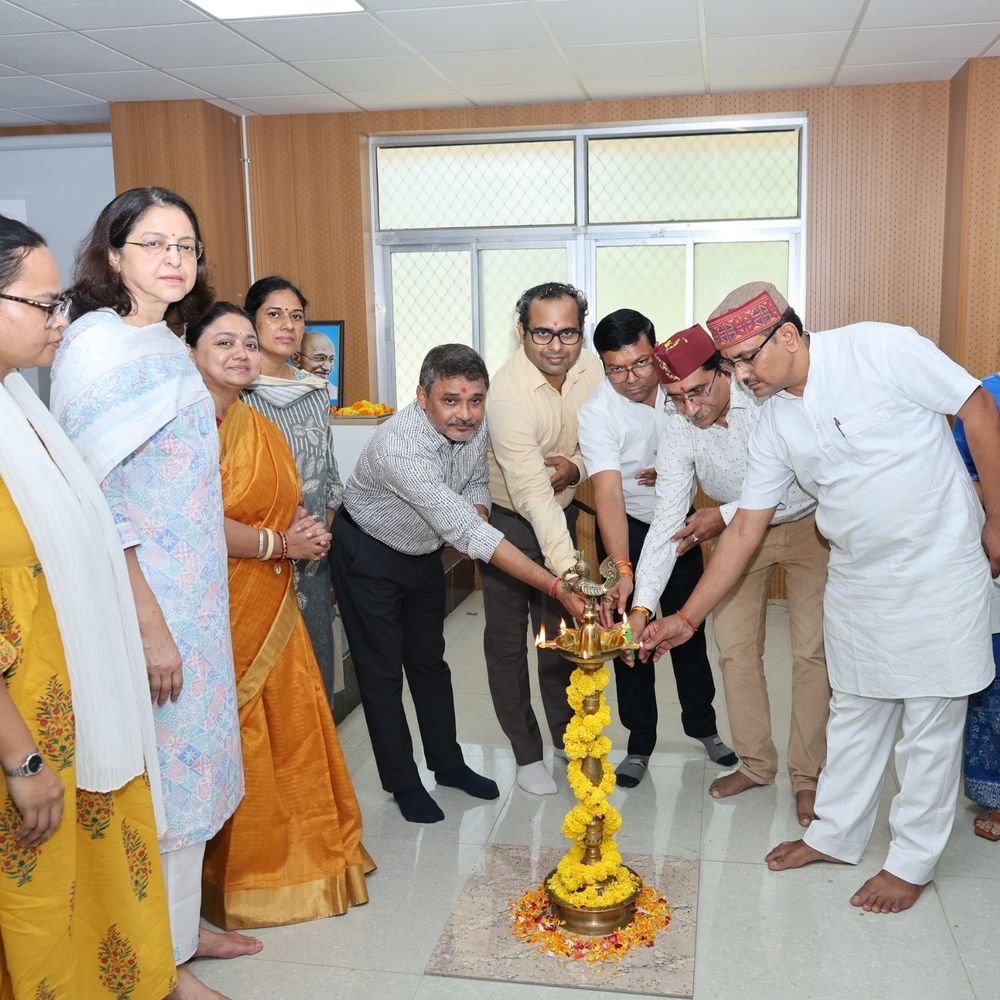 सीएसजेएमयू में गांधीवादी विचारों पर संगोष्ठी:विमल तिवारी बोले- एकता और सकारात्मक बदलाव की राह दिखाता है गांधी दर्शन