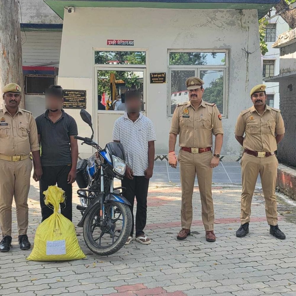 लखनऊ में 2 गांजा तस्कर गिरफ्तार, 7.288 किलो बरामद:पुड़िया बनाकर करते थे सप्लाई, 2100 रुपए नकदी और दो फोन बरामद