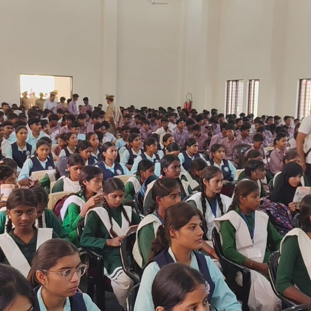 मिशन शक्ति 6.0 में छात्राओं को बताए करियर के अवसर:अमेठी में UPSC से NEET तक मुफ्त कोचिंग की जानकारी दी गई
