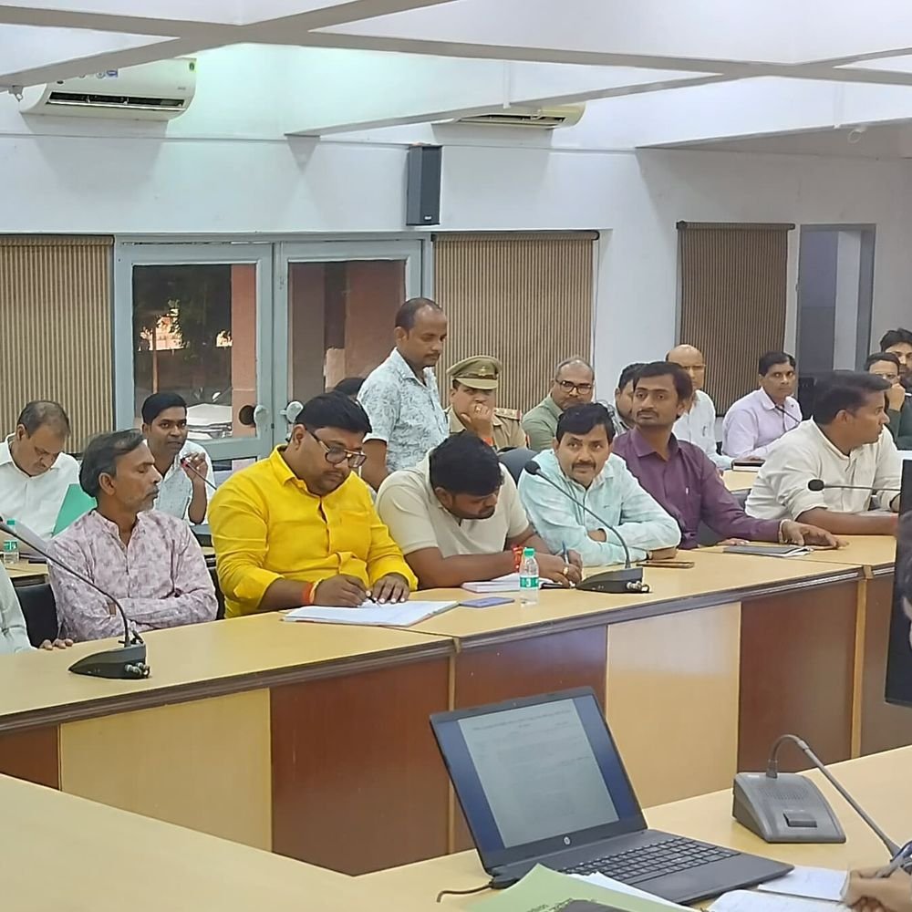 कन्नौज में औद्योगिक विकास की समस्याओं पर DM सख्त:भूखंड रजिस्ट्री, नक्शा स्वीकृति और बिजली बिल की शिकायतों पर निर्देश