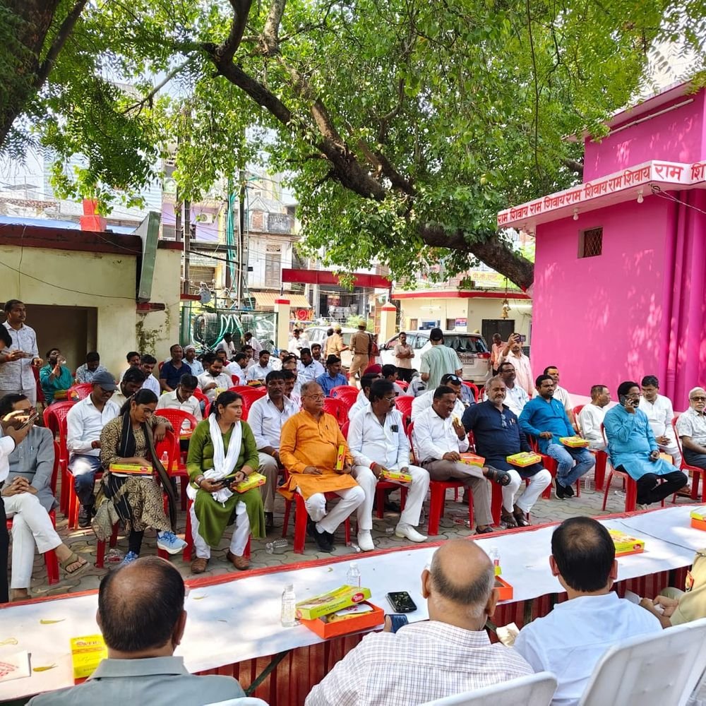 डीएम-एसपी ने दुर्गा पूजा के लिए कंट्रोल रूम किया शुरू:डेढ़ से दो लाख श्रद्धालुओं को असुविधा न हो, प्रशासन मुस्तैद