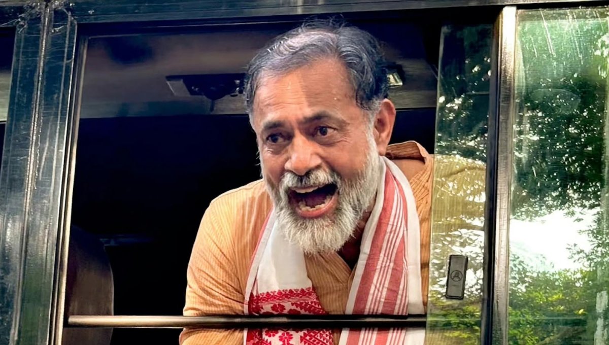 जंतर-मंतर पर योगेंद्र यादव हिरासत में, कपिल सिब्बल भी पहुंचे
