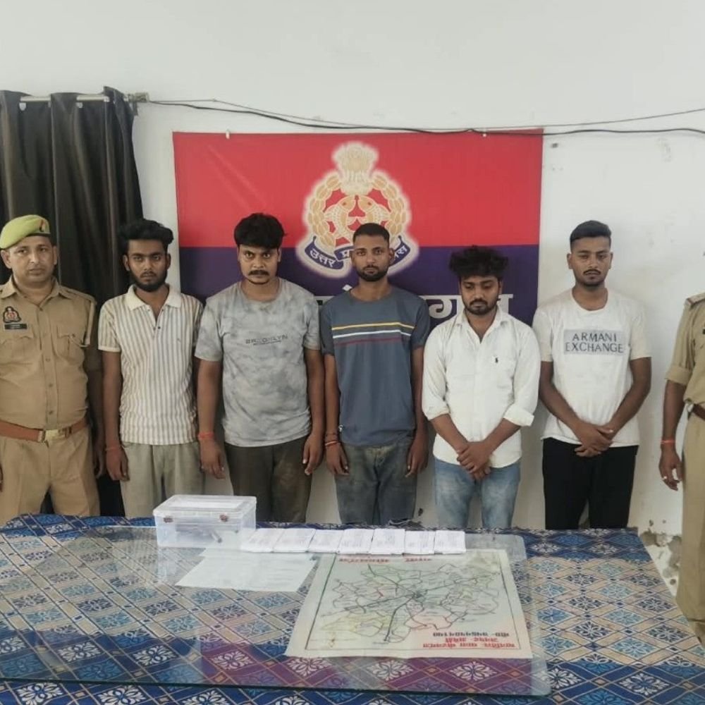 पुलिस ने 5 वांछित अभियुक्तों को दबोचा, तमंचा बरामद:अमेठी में 'ऑपरेशन चक्रव्यूह' के तहत हुई कार्रवाई, कारतूस भी मिला