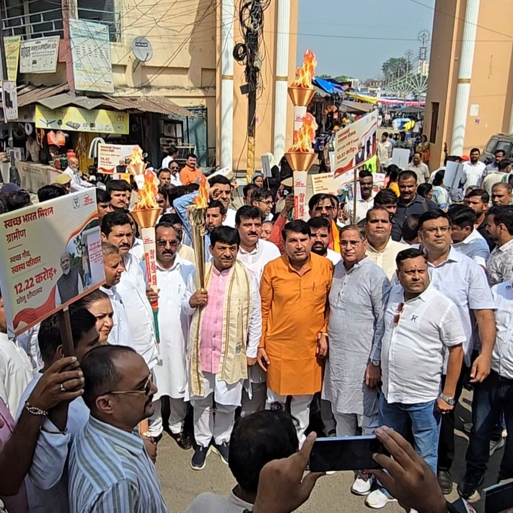 भाजपा ने निकाली विकसित भारत संकल्प ज्योति यात्रा:इंदिरा बाल भवन से शुरू हुई, प्रभारी मंत्री कपिल देव अग्रवाल शामिल हुए