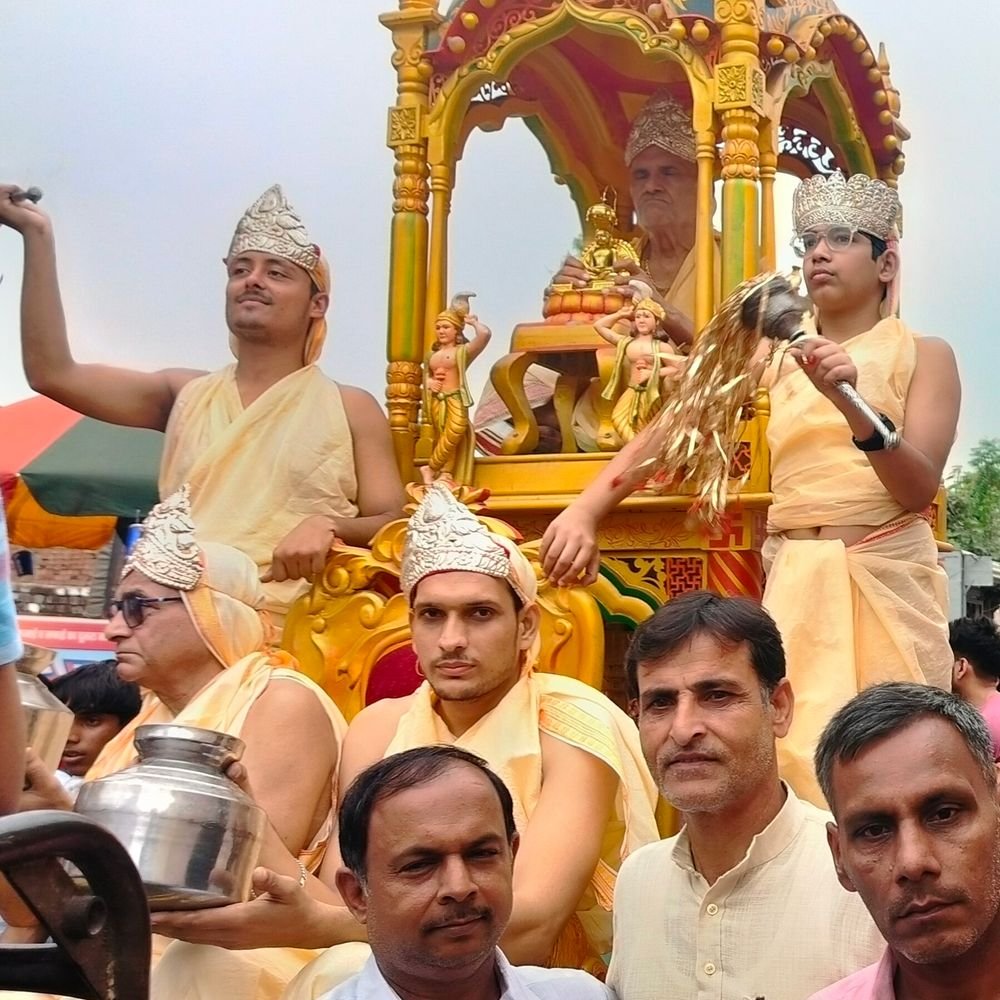 बागपत में भगवान अजित नाथ की रथ यात्रा:कुरड़ी में जैन मंदिर से निकली रथ यात्रा, श्रद्धालुओं ने बरसाए फूल