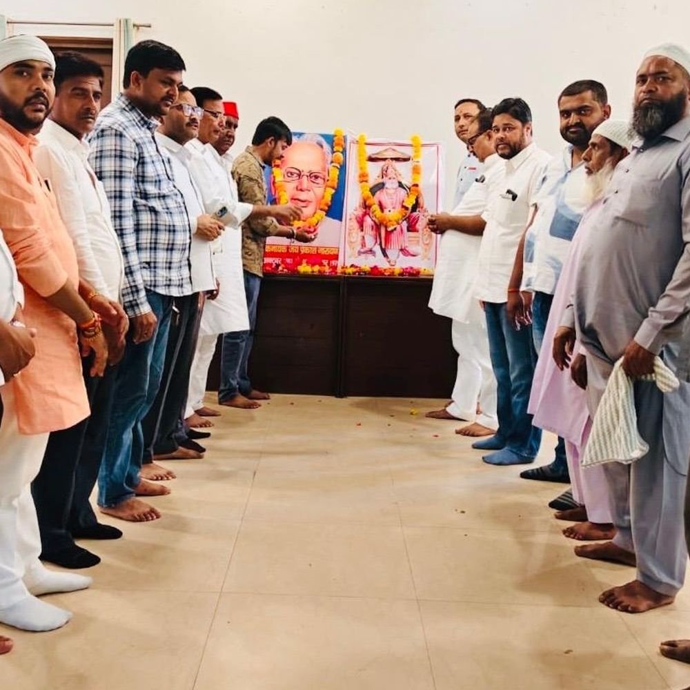 कन्नौज में जेपी और महाराजा अग्रसेन की जयंती:महापुरुषों के आदर्शों को अपनाने का आह्वान, सपा कार्यकर्ताओं ने लिया संकल्प