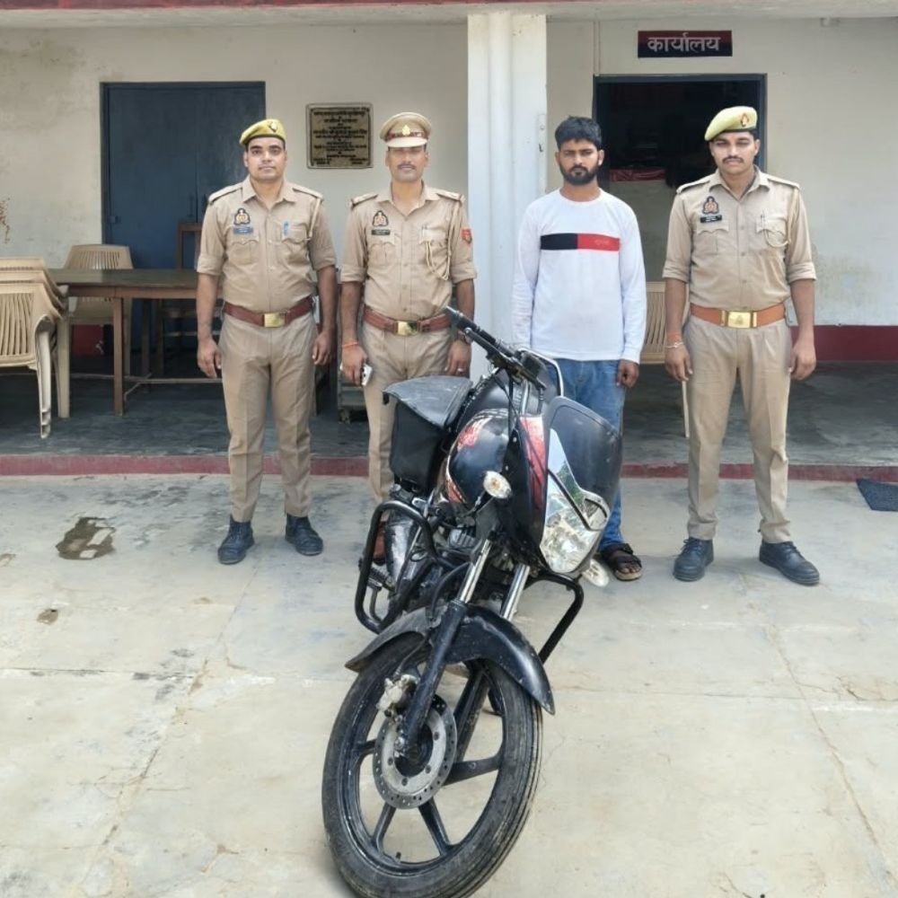 अमेठी में चोरी की मोटरसाइकिल के साथ एक आरोपी गिरफ्तार:2 अक्टूबर को SDM कॉलोनी से बाइक चोरी हुई थी