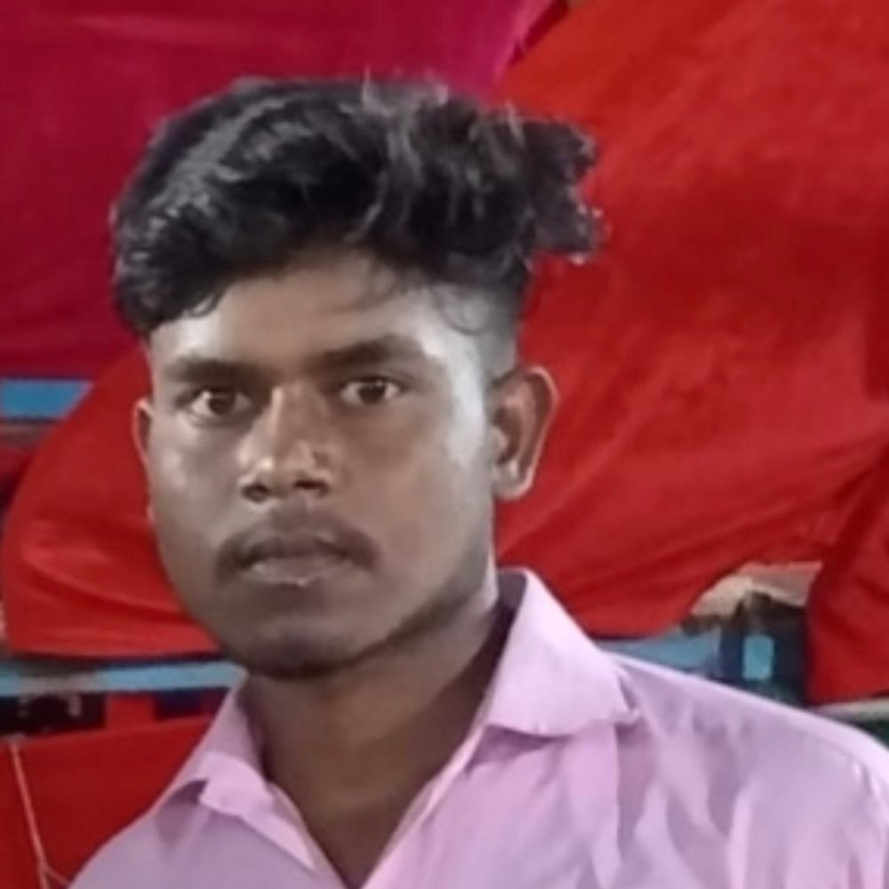 डीजे ऑपरेटर का शव गन्ने के खेत में लटका मिला:परिजनों ने हत्या की आशंका जताई, शरीर पर चोट के निशान मिले