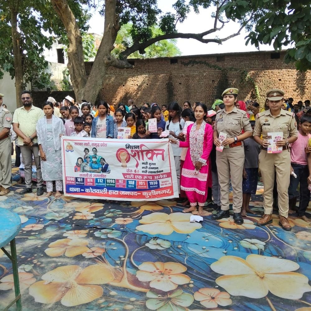कुशीनगर में जागरूकता अभियान:विद्यार्थियों ने ग्रामीणों को नाटक के माध्यम से बताए बाल विवाह के दुष्प्रभाव