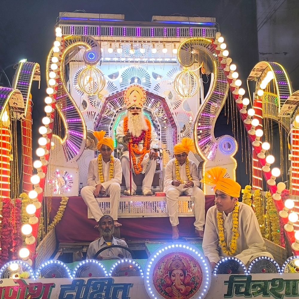 अग्रसेन जयंती पर मैनपुरी में निकली भव्य शोभायात्रा:श्री अग्रवाल सभा ने दो दिवसीय महोत्सव का किया शुभारंभ, कलाकारों ने प्रस्तुत की झांकी