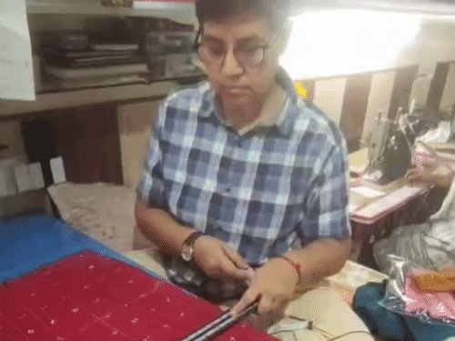 रायबरेली में दिव्यांग सुमन अवस्थी चला रहीं 'जय टेलर' बुटीक:6 से ज्यादा महिलाओं को रोजगार, दो अनाथ बच्चों को भी दे रहीं शिक्षा
