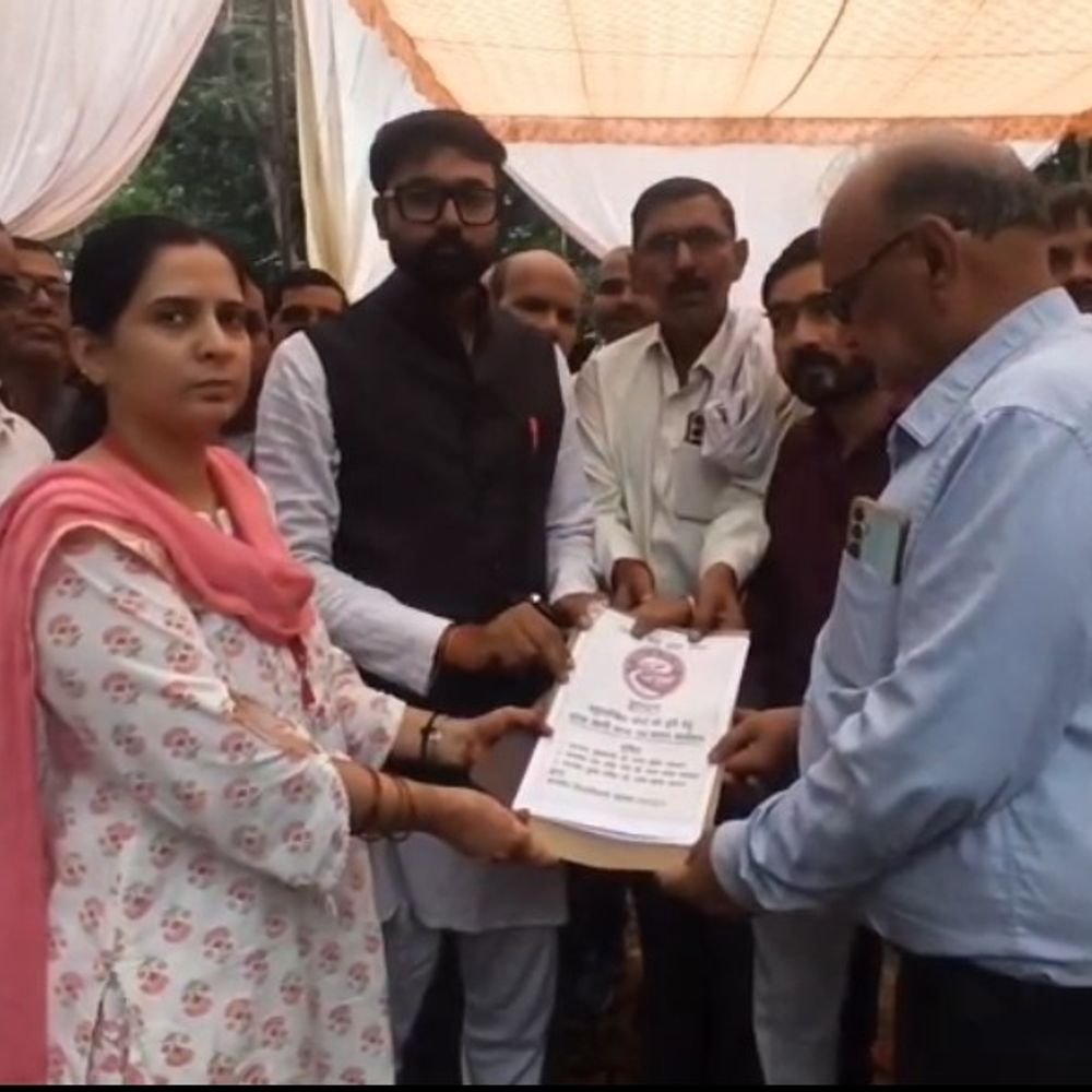 बहराइच में सिंचाई कर्मचारियों का प्रदर्शन:12 सूत्रीय मांगपत्र शासन को भेजा, मोटरसाइकिल भत्ते की मांग