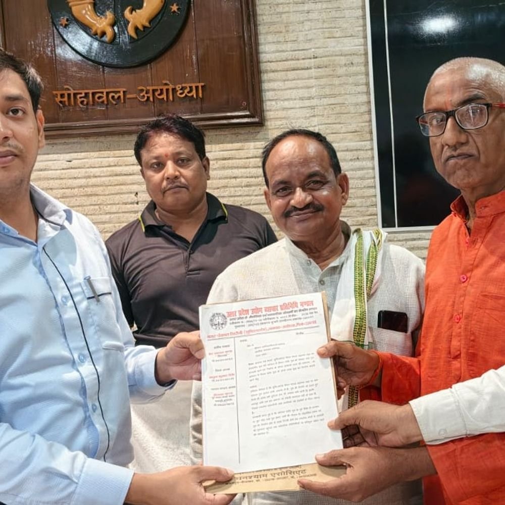 सुचित्तागंज में जर्जर पुल के पुनर्निर्माण की मांग:पुराने स्थान पर ही बने नया पुल, एसडीएम से वैकल्पिक रास्ते की व्यवस्था मांगी