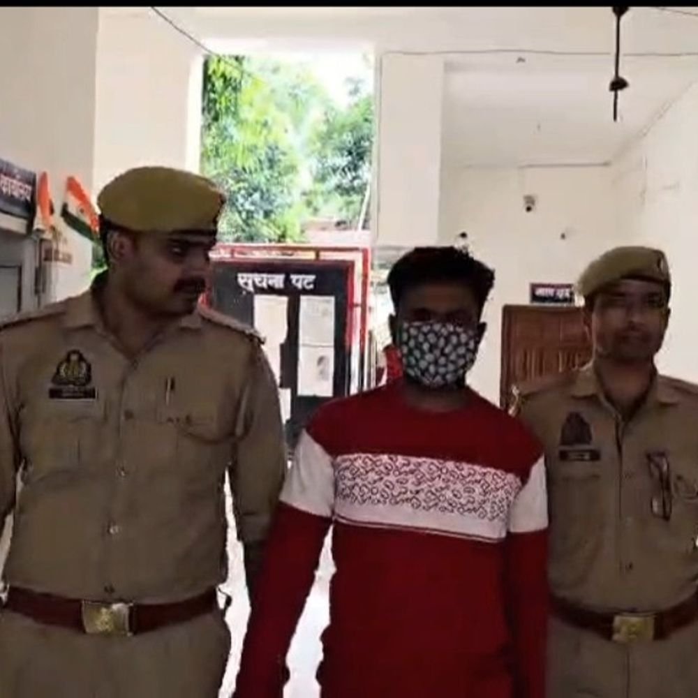 युवती को आत्महत्या के लिए उकसाने वाला सिपाही गिरफ्तार:बदायूं में 25 हजार के इनामी को 18 दिन बाद पुलिस ने दबोचा