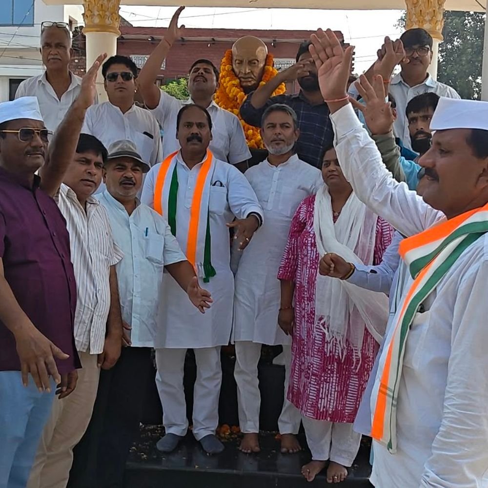 जौनपुर में वोट चोरी के खिलाफ कांग्रेस का मौन प्रदर्शन:जिलाध्यक्ष बोले- मुख्य चुनाव आयुक्त को बर्खास्त कर गिरफ्तार करें