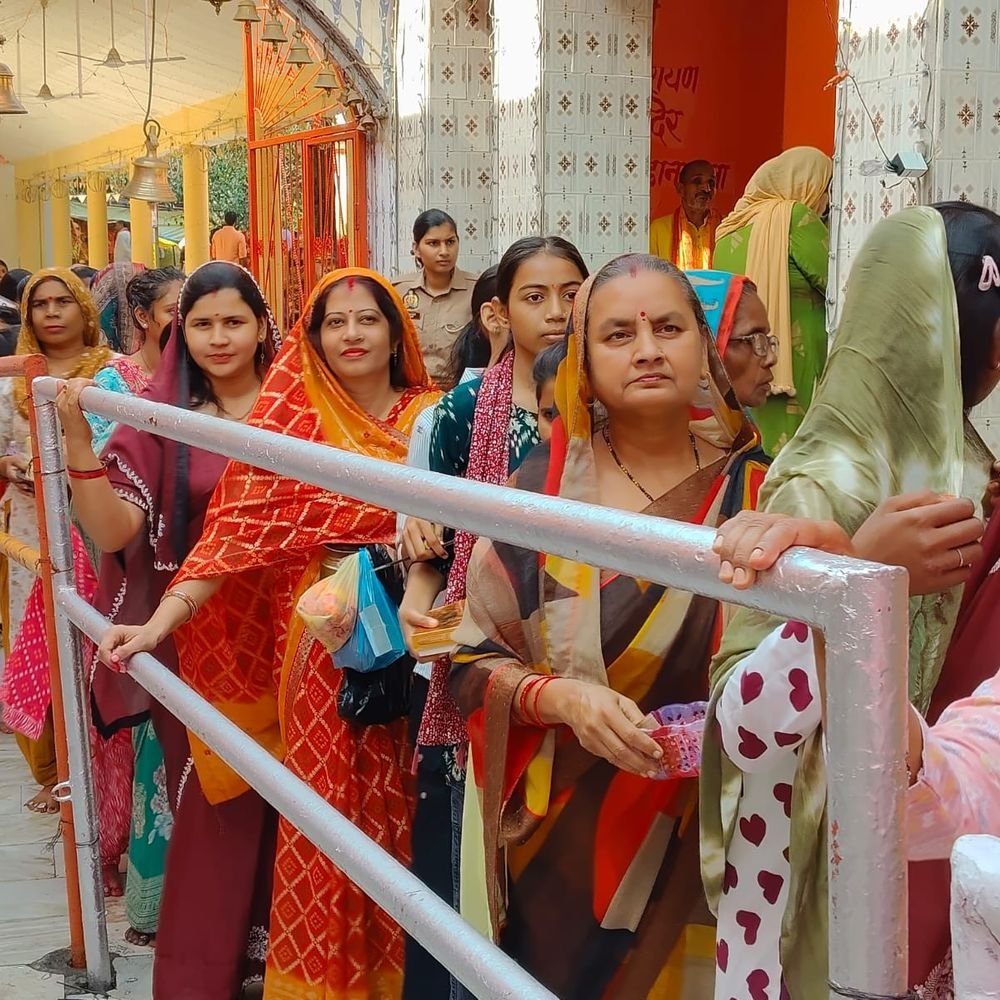 कानपुर में शारदीय नवरात्र का पहला दिन:कूष्मांडा देवी मंदिर में उमड़े श्रद्धालु, सुरक्षा के लिए पुलिस बल तैनात