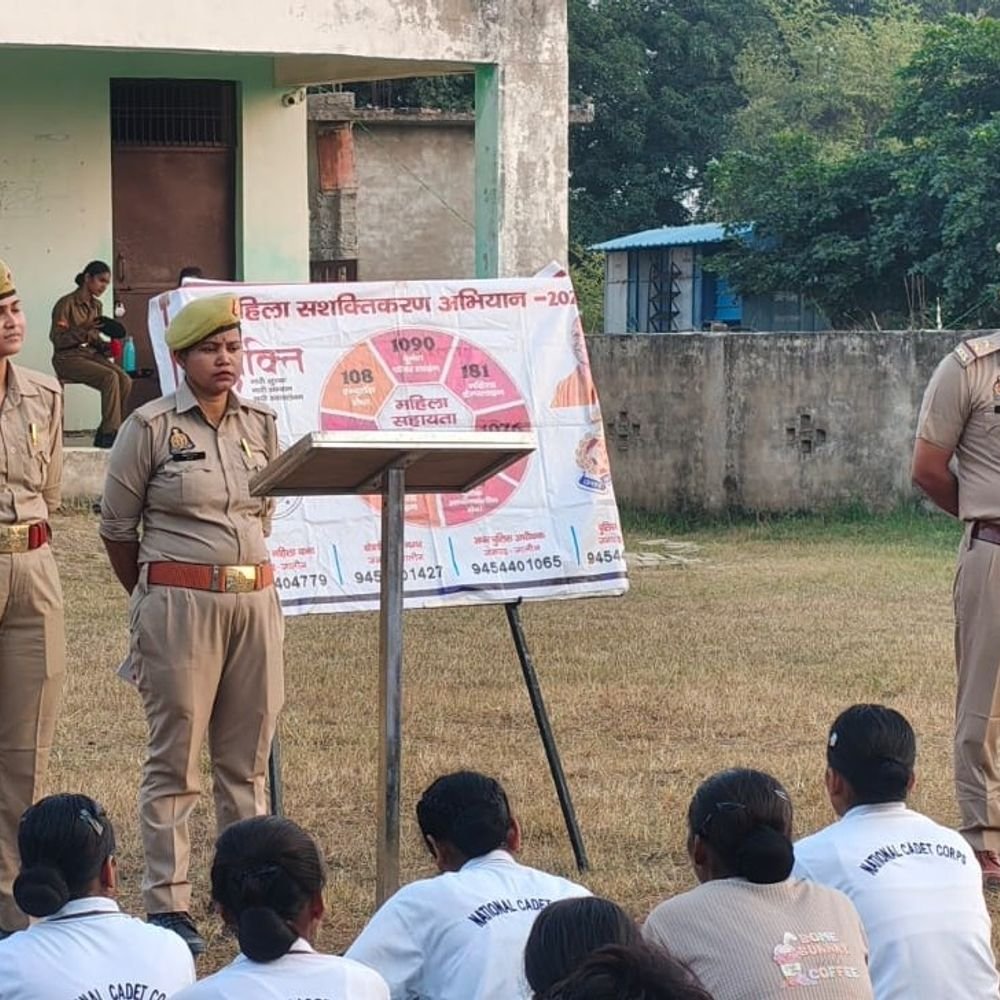 जालौन में जागरूकता कार्यक्रम:NCC कैडेट्स को मिली हेल्पलाइन नंबरों और साइबर सुरक्षा की जानकारी