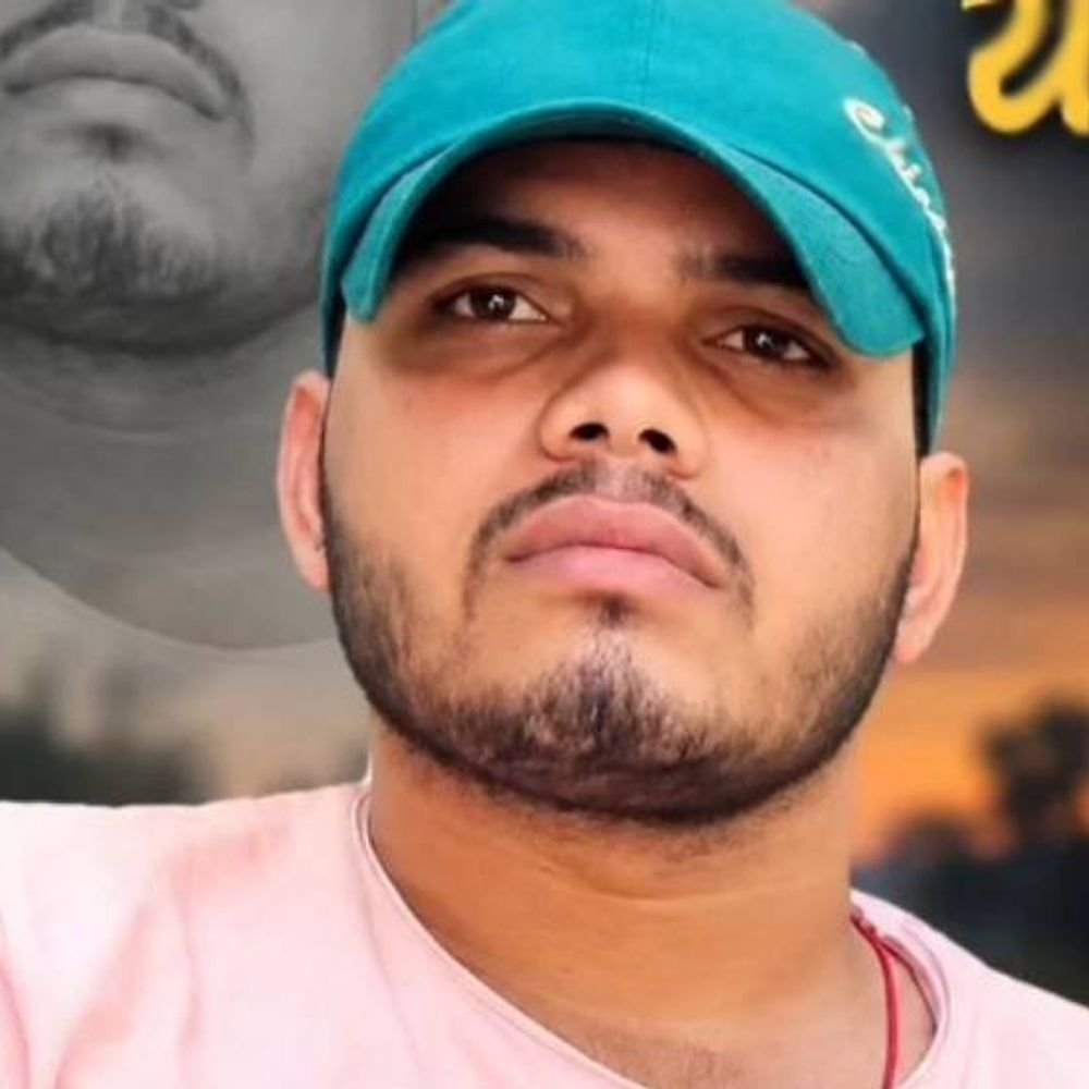 झांसी में सड़क हादसे में इकलौते बेटे की मौत:बहन के घर जा रहा था, गाड़ी की टक्कर के बाद गड्‌ढ़े में गिरी बाइक
