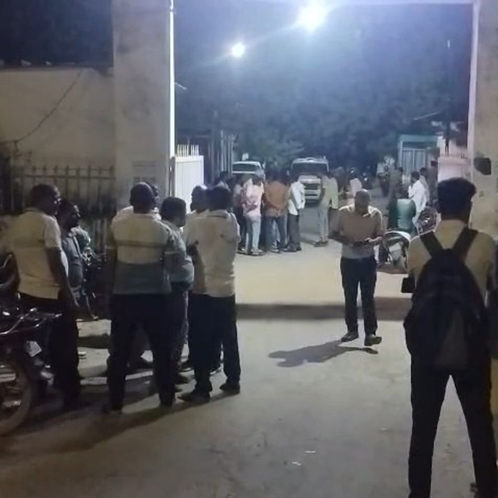 सीतापुर में नवविवाहिता की संदिग्ध हालात में मौत:पति और ननद पर हत्या का आरोप, 8 महीने पहले हुई थी शादी