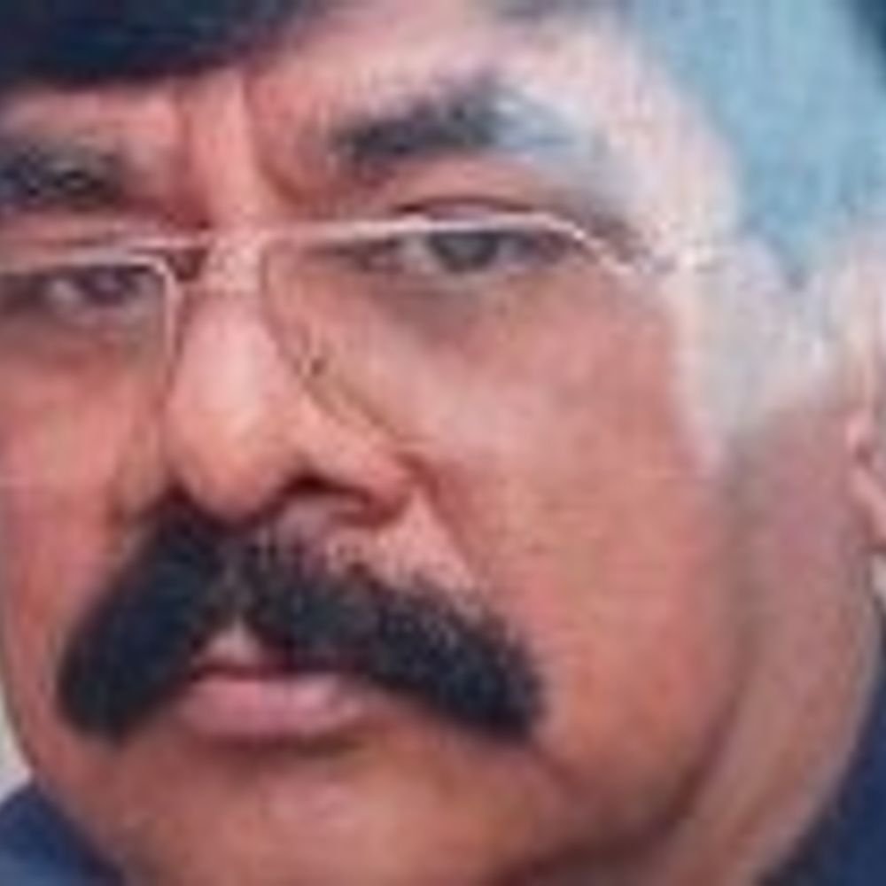 पीजीआई में मरीज की मौत के बाद परिजनों का हंगामा:एंबुलेंस में शव रखते समय नीचे गिरा, सिर फटने से खून बहता रहा