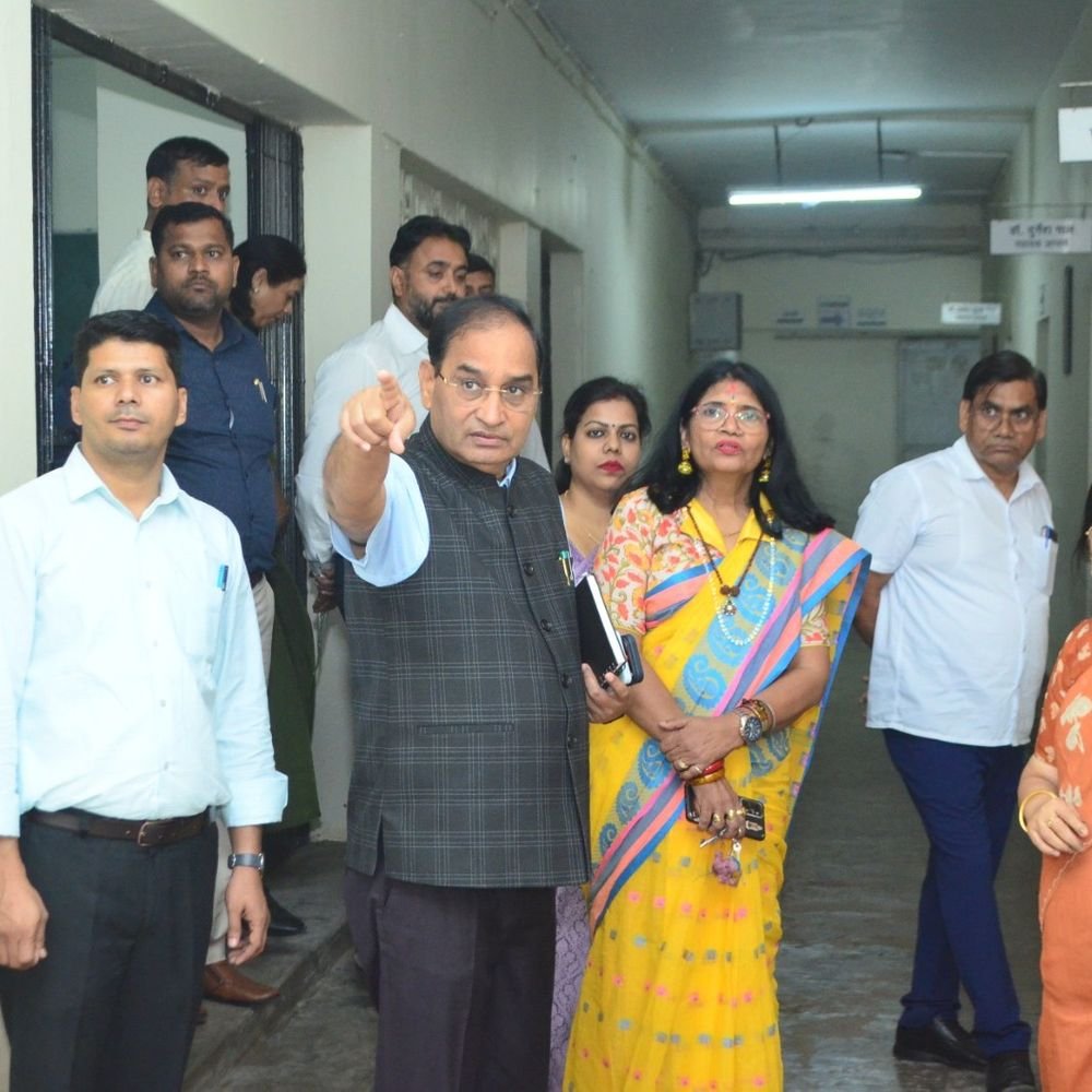 गोरखपुर विश्वविद्यालय में कुलपति ने किया निरीक्षण:विभिन्न विभागों की कार्यप्रणाली परखी, गुणवत्तापूर्ण शिक्षा और शोध पर जोर