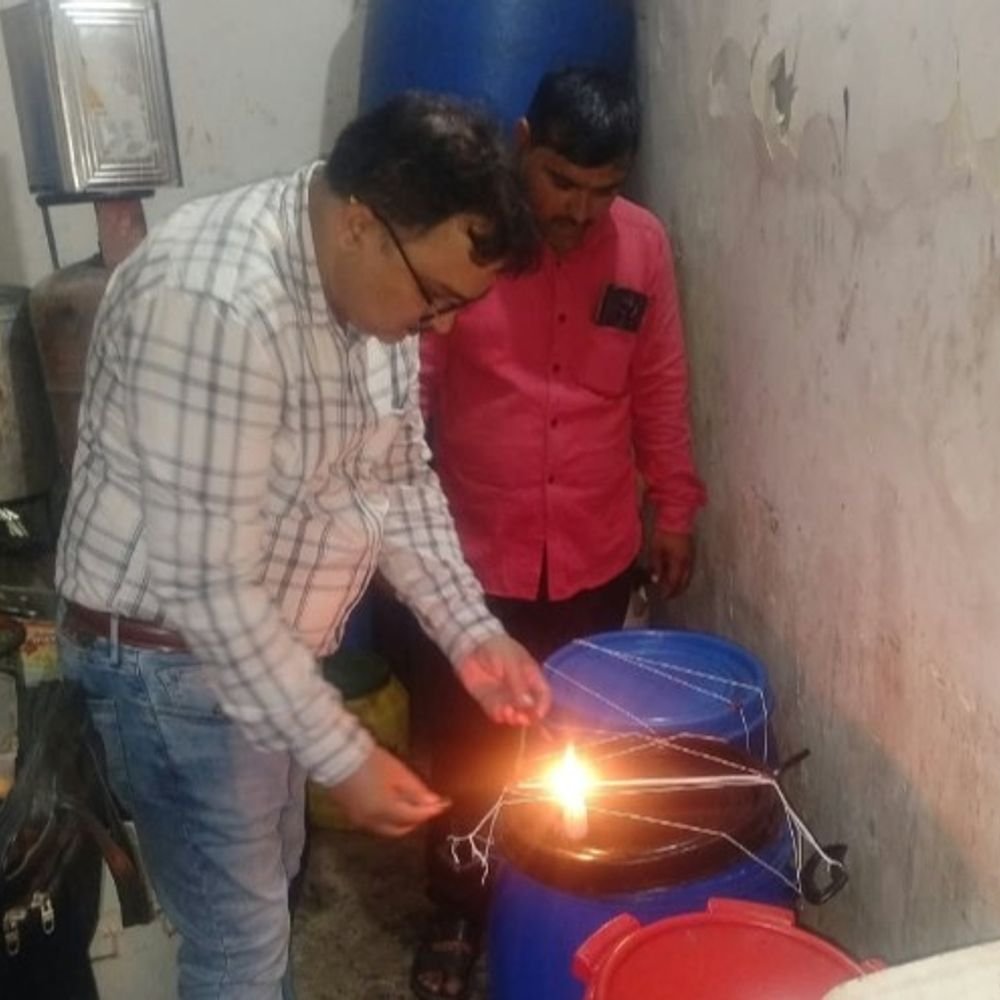 नवरात्रि से एक दिन पहले खाद्य विभाग की कार्रवाई:59 किलो घी किया जब्त, कुट्टू आटा और मेवा के भी लिए नमूने