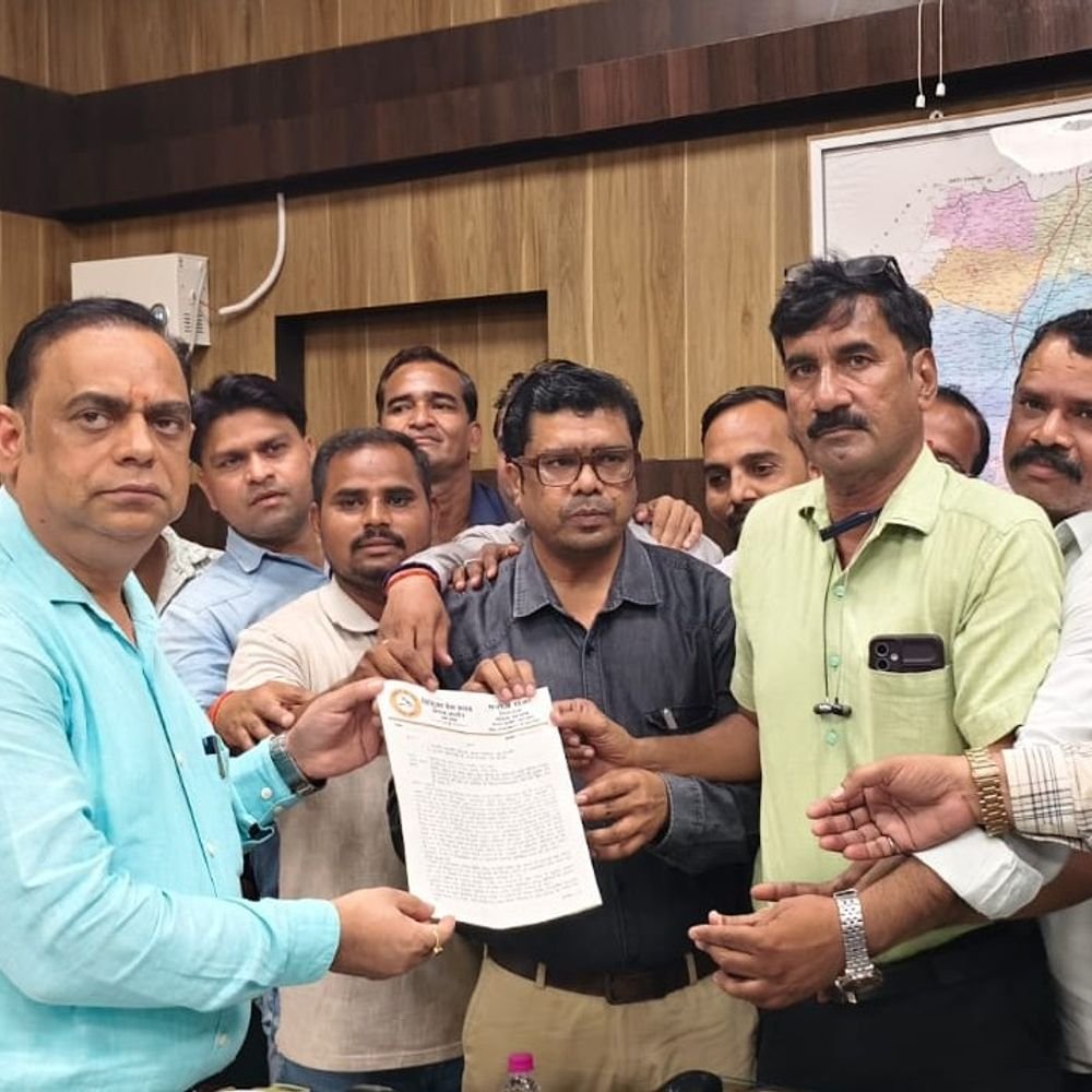 जालौन में प्रेस क्लब ने ज्ञापन सौंपा:धमकी और उत्पीड़न पर त्वरित कार्रवाई हो, पत्रकार सुरक्षा आयोग बने