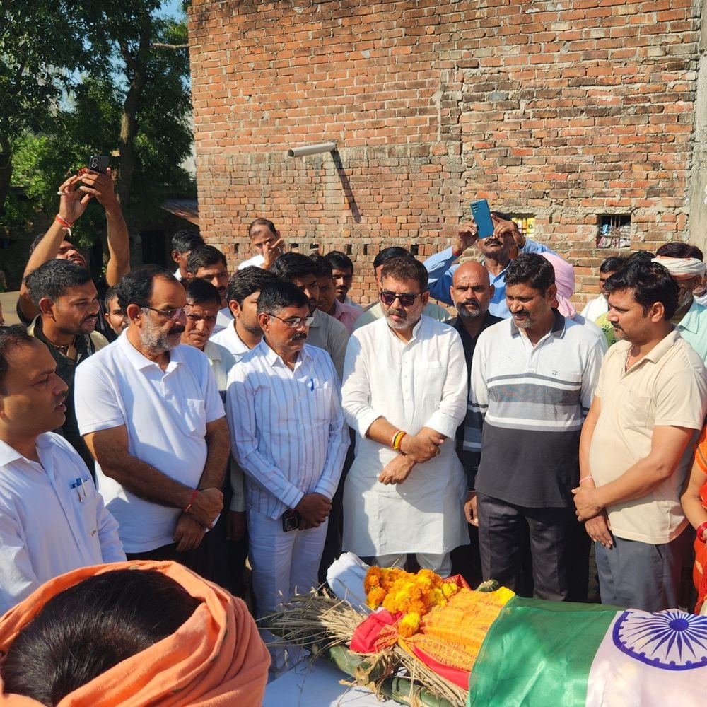 अर्थाना में लोकतंत्र सेनानी का निधन:पुलिसकर्मियों ने पार्थिव शरीर को सलामी देकर अर्पित की श्रद्धांजलि