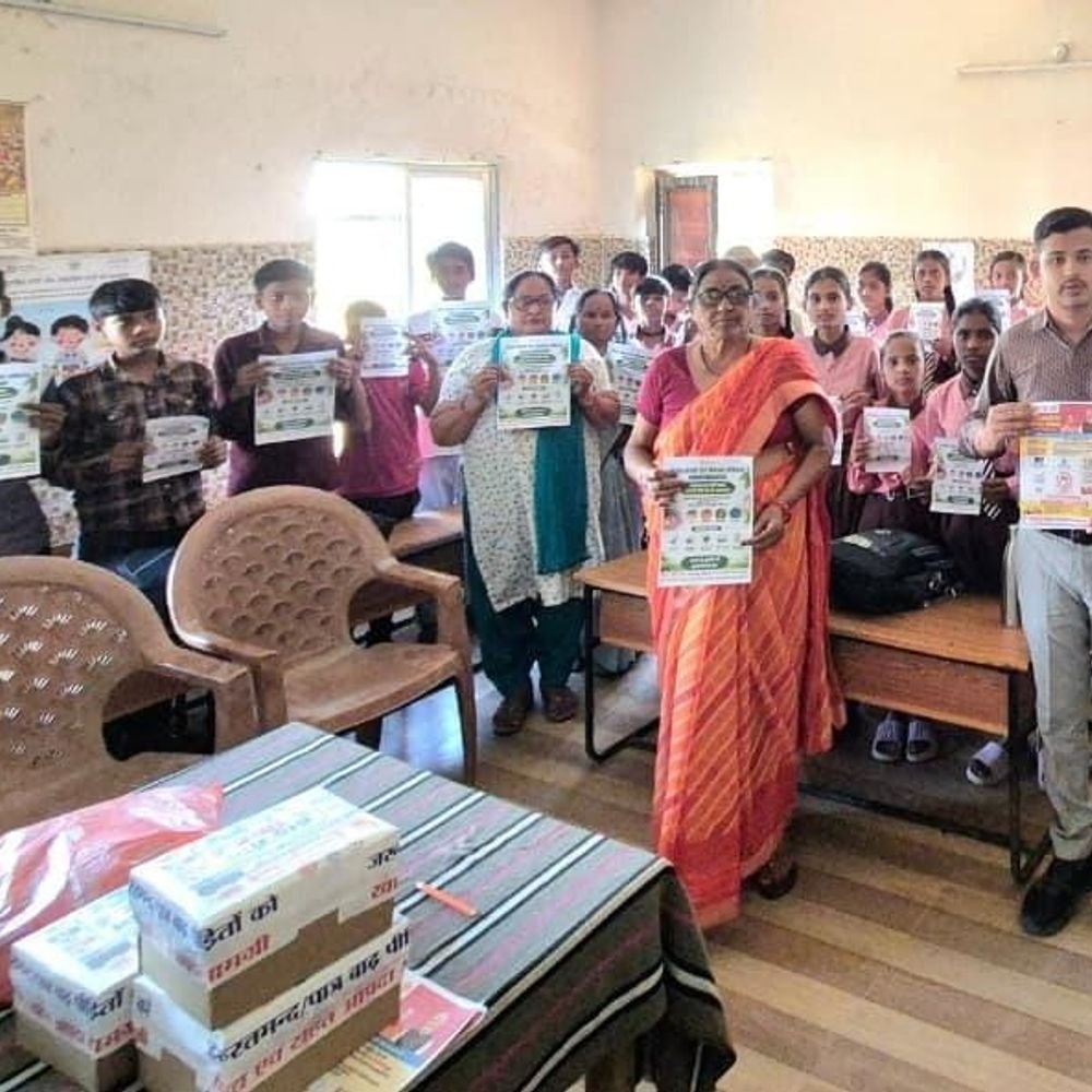 रुस्तमपुर में संचारी रोग नियंत्रण अभियान:प्राथमिक विद्यालय पथरा में बच्चों को स्वच्छता के प्रति किया जागरूक