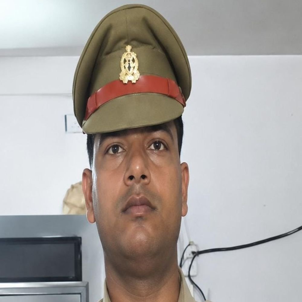 एसटीएफ दरोगा ने रिश्वत में मांगी गाय-जर्मन शेफर्ड कुत्ता:हरियाणा में भ्रष्टाचार की FIR, कुर्सी-मेज के लिए भी 35 हजार मांगने का आरोप