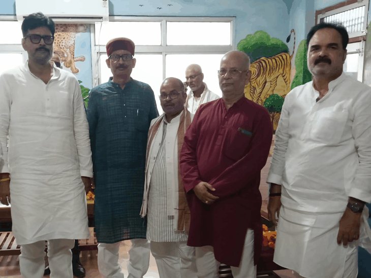 शिक्षक निर्वाचन क्षेत्र के चुनाव प्राईवेट स्कूलों का दबदबा बढ़ा:संगठन के जिलाध्यक्ष डॉ सीपी त्रिपाठी के यहां भाजपा प्रदेश अध्यक्ष ने बनाई जीत की रणनीति