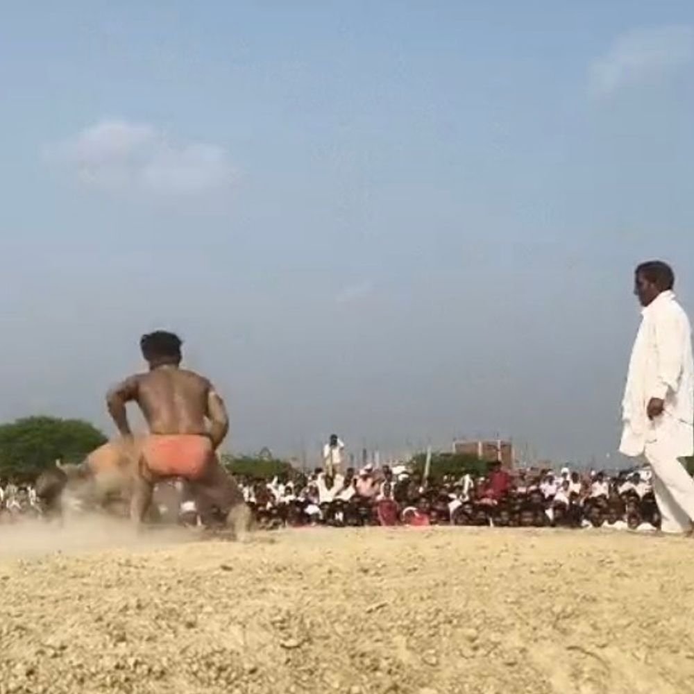 5 सेकेंड में 4 बार पटकनी देकर जीती कुश्ती:कानपुर देहात में 20 हजार लोग दंगल देखने पहुंचे; महिला पहलवान भी भिड़ीं