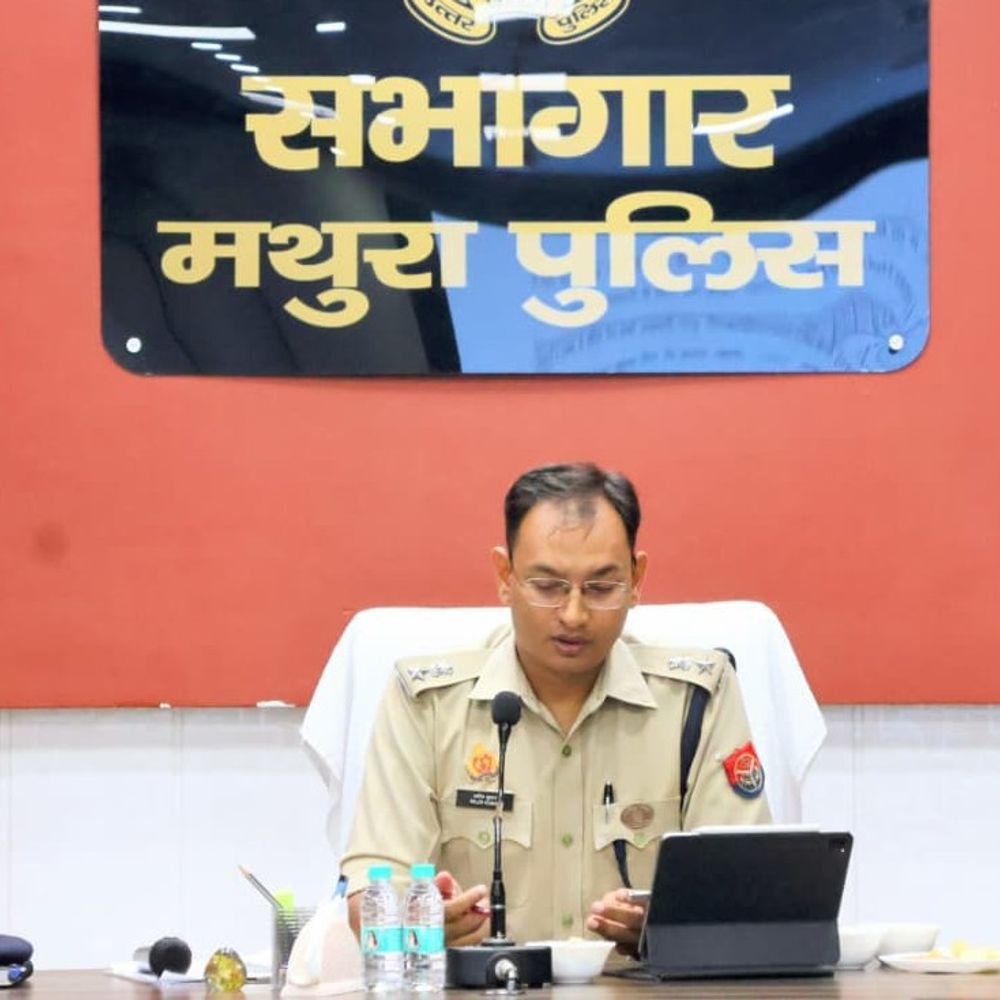 मथुरा में 2 इंस्पेक्टर और 29 दरोगा का ट्रांसफर:जैत थाना प्रभारी लाइन हाजिर, लापरवाही पर हुई कार्रवाई