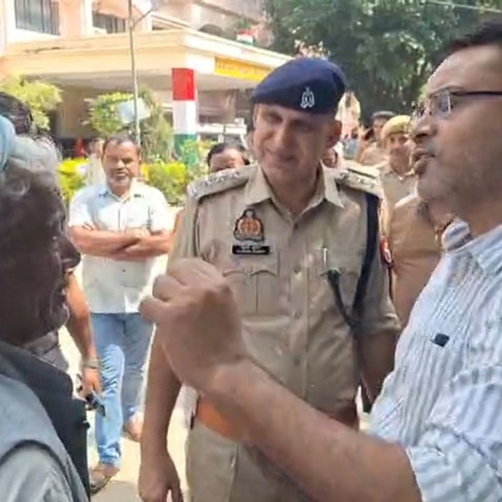 अवैध कब्जे से परेशान बुजुर्ग पानी की टंकी पर चढ़ा:कन्नौज में 13 साल से कर रहा था शिकायत, अधिकारियों ने कार्रवाई का भरोसा देकर उतारा
