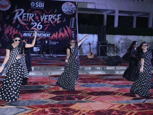 आजकल तेरे मेरे प्यार के चर्चे हर जुबान पर:CSJMU में गूंजे पुराने नगमें, RetroVerse ’26’ का हुआ आयोजन
