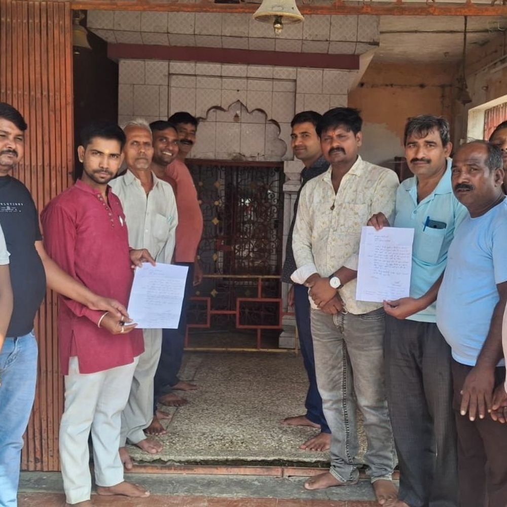 रायबरेली में हनुमान मंदिर से चांदी का मुकुट चोरी:सुबह पूजा के समय पता चला, लोगों ने जताया विरोध