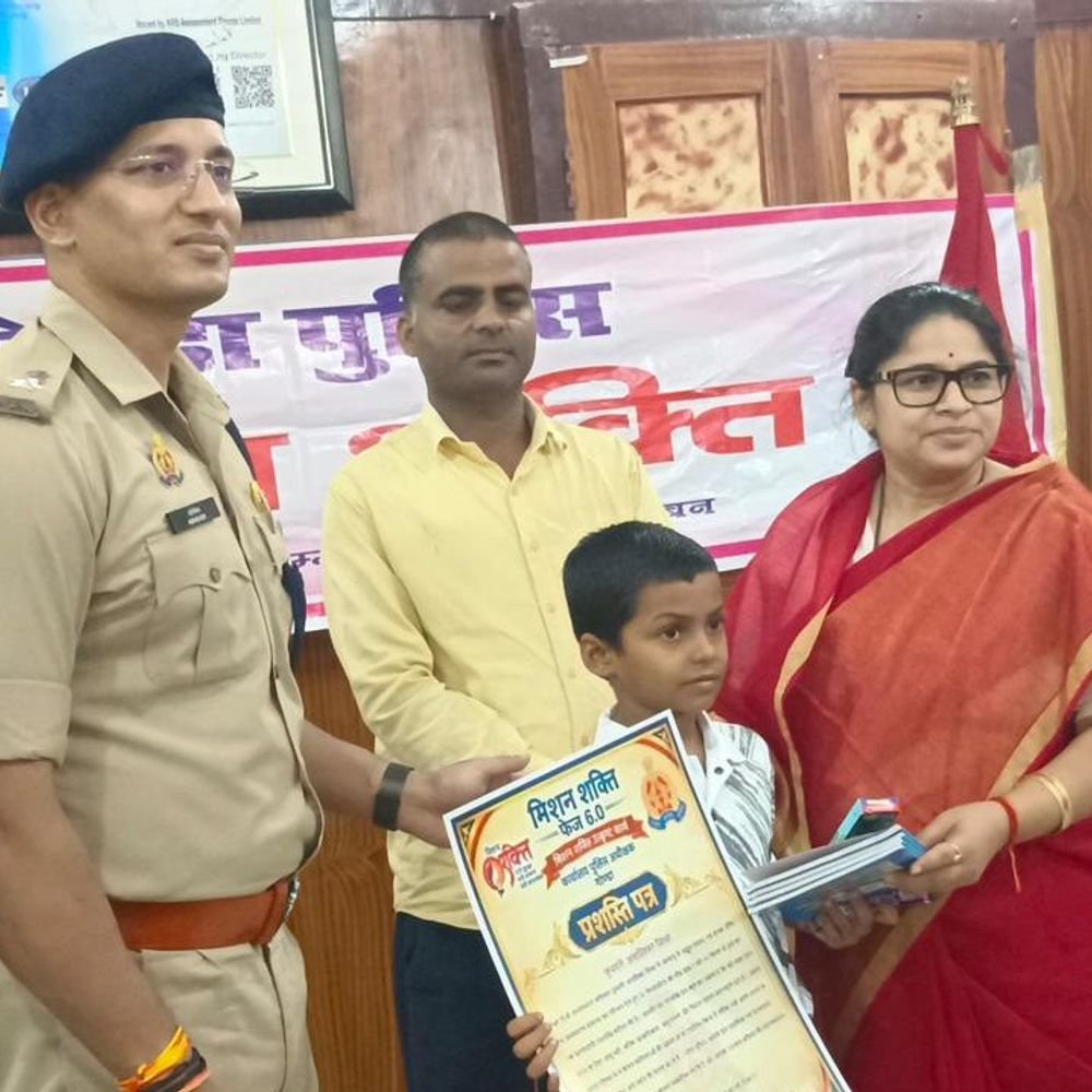 30 किमी दौड़ने वाली अनामिका मिश्रा सम्मानित:डीएम ने मिशन शक्ति के तहत महिला पुलिस कर्मियों को भी किया सम्मानित