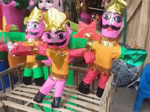 कानपुर में 1 फुट का रावण का पुतला:गोल चौराहा सड़क किनारे सजा बाजार, दुकानदार बोले- छोटे पुतलों की डिमांड ज्यादा