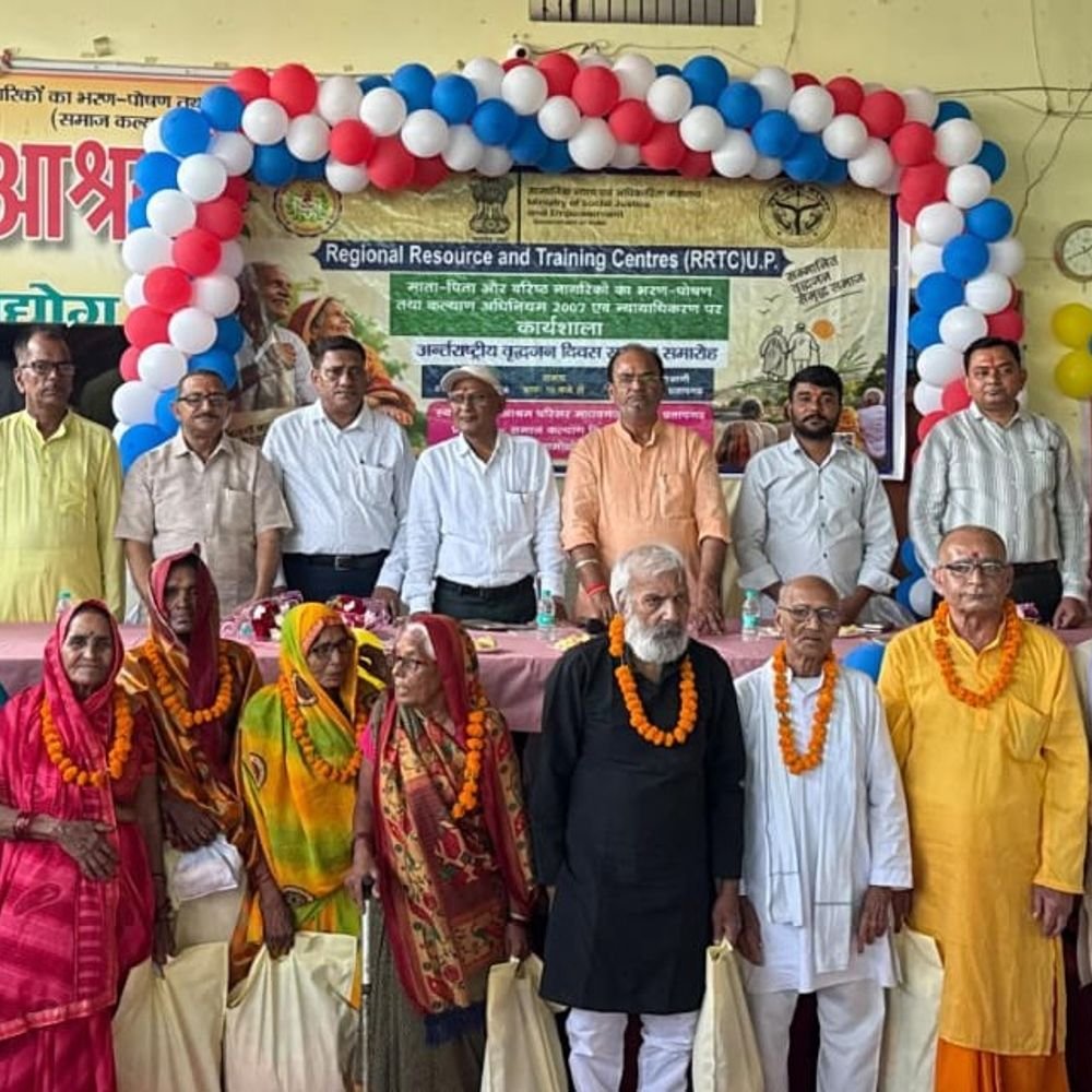 प्रतापगढ़ में वृद्धाश्रम के बुजुर्गों का सम्मान,विधायक ने अंगवस्त्र बांटे:अंतरराष्ट्रीय वृद्धजन दिवस पर राजेंद्र कुमार ने बुजुर्गों का हालचाल जाना