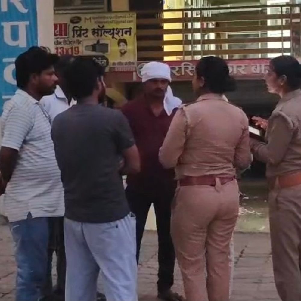 कौशाम्बी में प्रसव के बाद जच्चा-बच्चा की मौत:परिजनों ने इलाज में लापरवाही का लगाया आरोप, हंगामे के बाद डॉक्टर-स्टाफ फरार होने का दावा