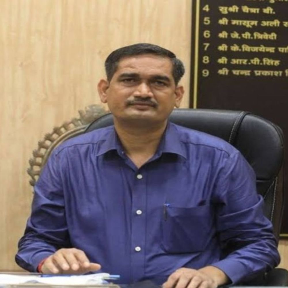मथुरा DM की बनाई फेक फेसबुक आई डी:पौने दो साल के कार्यकाल में 5वीं बार निशाना, मुकदमा दर्ज होने के बावजूद ठगों के हौसले बुलंद