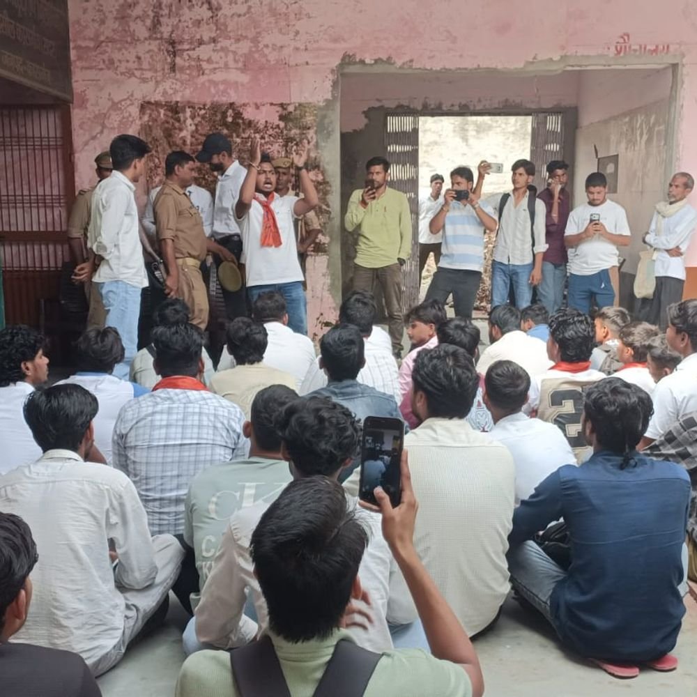 कासगंज में ABVP का प्रदर्शन, इंस्टीट्यूट के खिलाफ खोला मोर्चा:SDM को ज्ञापन सौंपा, आश्वासन पूरा न होने का लगाया आरोप