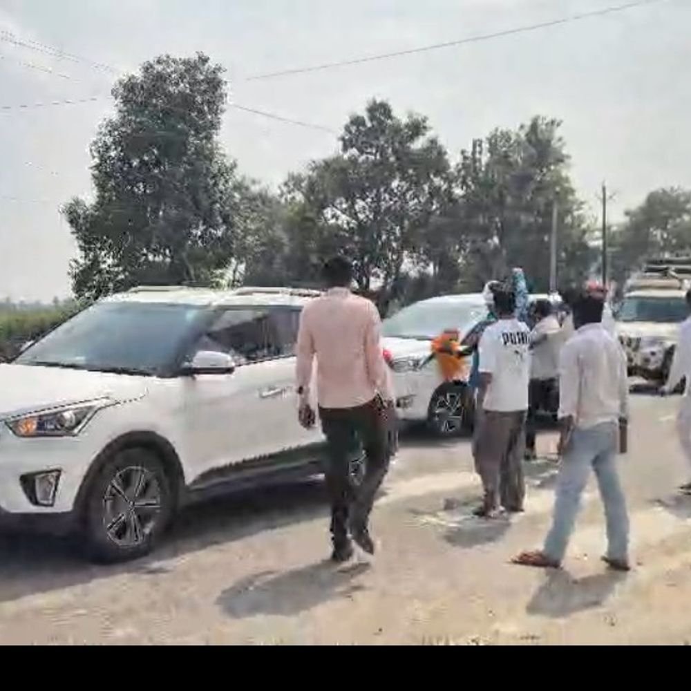 शामली में सपा सांसद रामजीलाल सुमन को काले झंडे दिखाए:राज्यसभा में राणा सांगा को लेकर दिया था बयान, राजपूत उत्थान सभा ने जताया विरोध