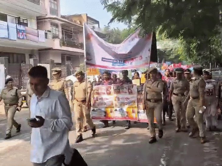 नोएडा में 500 छात्राओं ने निकाली महिला सशक्तिकरण रैली:सुरक्षा और अधिकारों के प्रति किया जागरूक, मिशन शक्ति 6.0 के तहत सेक्टर-51 से निकला पैदल मार्च
